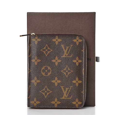 louis vuitton passport holder monogram.